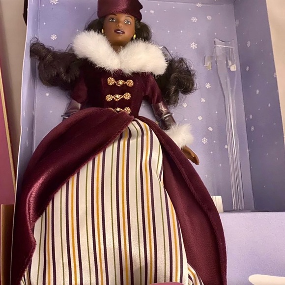 Set of 2 Victorian Skater Barbies - Picture 5 of 6